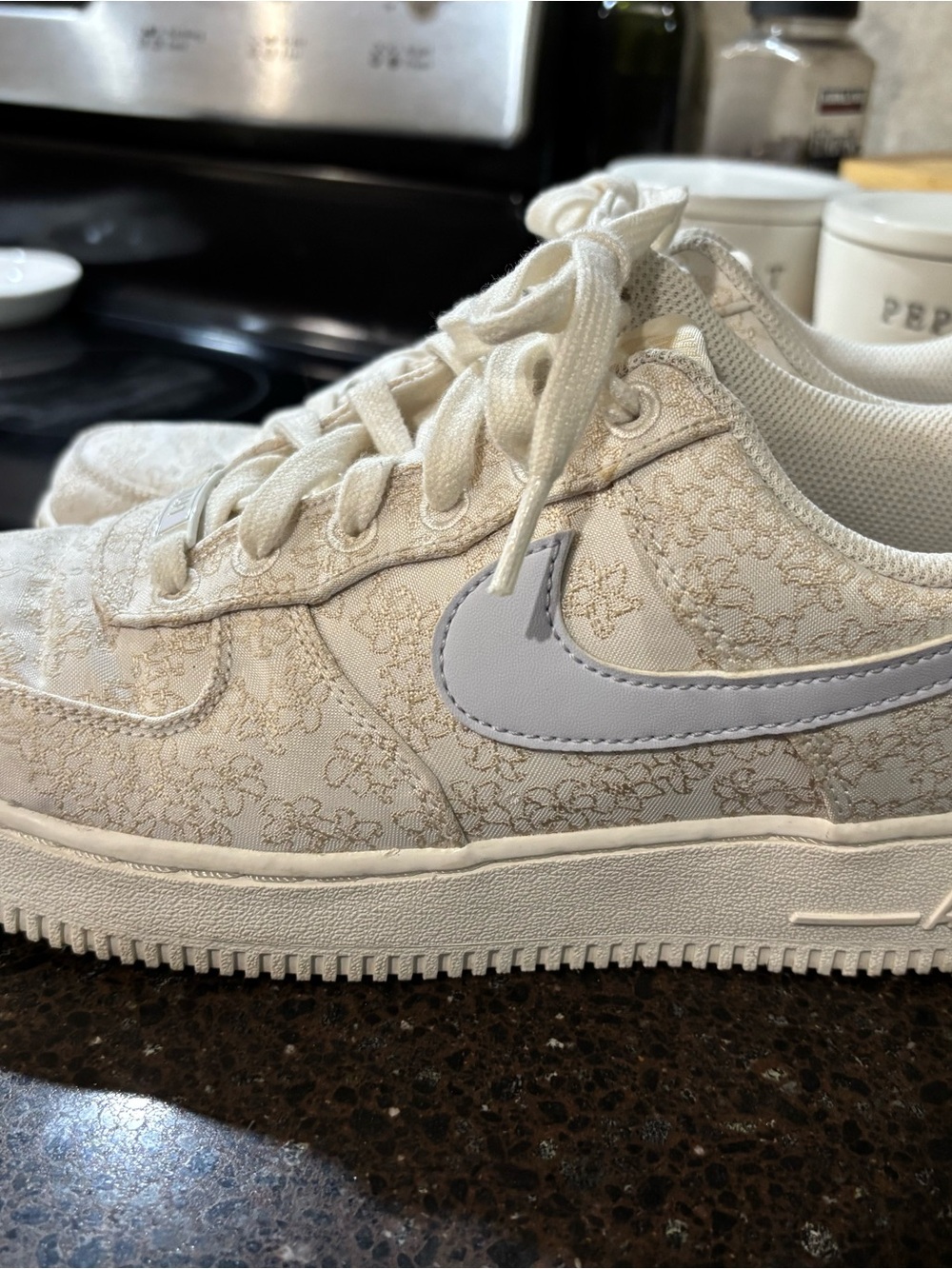 Nike Off-White Floral Jacquard Low-Top Sneakers size 8